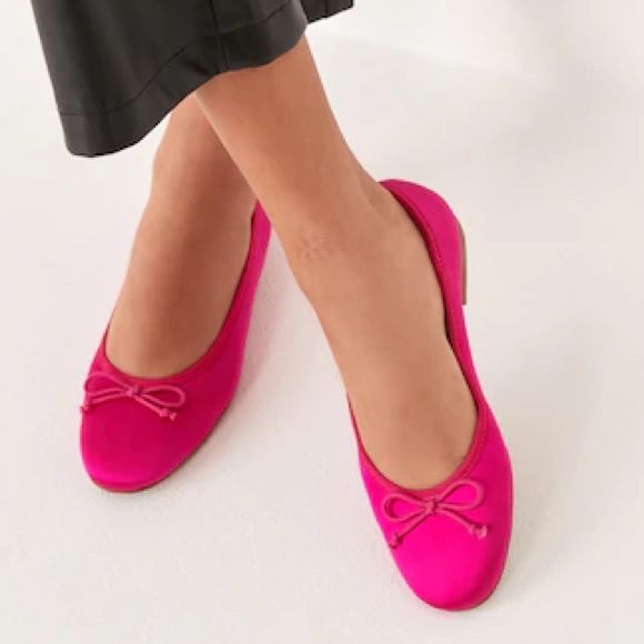 Mom’s Closet ❤️ MICHAEL KORS FLATS ! 💫 - Picture 1 of 3